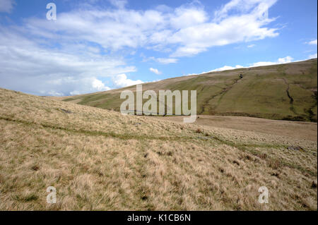 Cwm Tawe visto da a fianco della seconda cascata principale su Nant Llyn y. Foto Stock