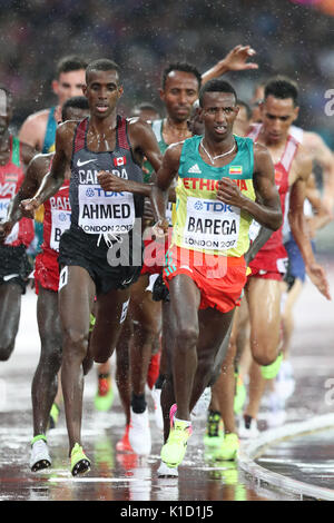 BAREGA Selemon (Etiopia), Mohammed Ahmed (Canada) concorrenti negli uomini del 5000m 2 di calore al 2017, IAAF Campionati del Mondo, Queen Elizabeth Olympic Park, Stratford, Londra, Regno Unito. Foto Stock