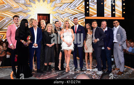 Coabitazione durante la finale dal vivo del Grande Fratello 9, a Elstree Studios di Borehamwood Hertfordshire. Stampa foto di associazione. Picture Data: Venerdì 25 Agosto, 2017. Foto di credito dovrebbe leggere: Ian West/filo PA. Foto Stock