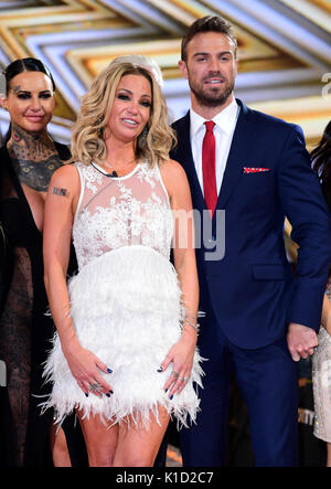 Sarah Harding e Chad Johnson durante la finale dal vivo del Grande Fratello 9, a Elstree Studios di Borehamwood Hertfordshire. Foto Stock