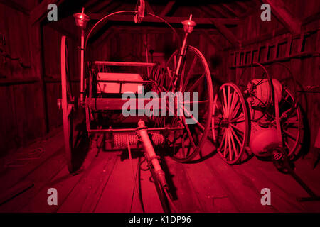 Le attrezzature antincendio all'interno firehouse in Bodie State Historic Park. Foto Stock