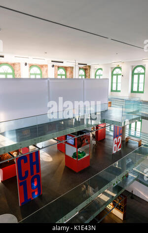 Ultimo piano vista della Pele Museum (Museu Pelé), dedicato al brasiliano della leggenda del calcio Edson Arantes do Nascimento, SANTOS, Brasile. Foto Stock