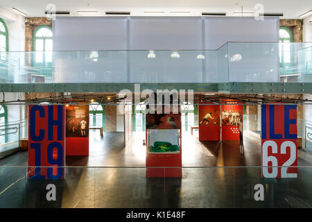 Vista dal terzo piano del museo di Pele (Museu Pelé), dedicato al brasiliano della leggenda del calcio Edson Arantes do Nascimento, SANTOS, Brasile. Foto Stock