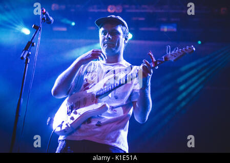 Torino, Italia. 25 Ago, 2017: Mac DeMarco performance dal vivo sul palco del Festival di oggi a Torino Credito: Alessandro Bosio/Alamy Live News Foto Stock