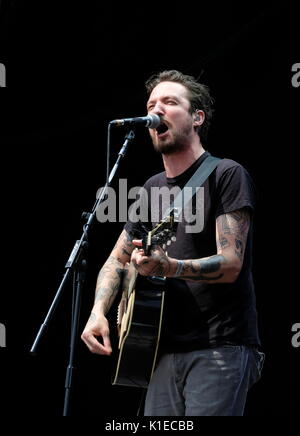 Clarence Esplanade, Southsea, Hampshire, Regno Unito 26 agosto 2017. Festival vittorioso Giorno 2 - Frank Turner in esecuzione al Festival di Vittoriosa, Southsea, Portsmouth, Hampshire 26 Agosto, 2017, REGNO UNITO Foto Stock