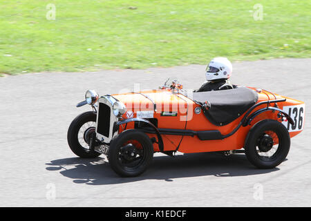 Londra, Regno Unito. 27 Agosto, 2017. 1930 Austin Ulster a competere in prove a tempo a Motorsport al Palace a Londra Sud Inghilterra 27 08 2017 Credit: theodore liasi/Alamy Live News Foto Stock