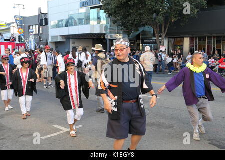 Los Angeles, Stati Uniti d'America. 27 Agosto, 2017. Superba Nisei Week Festival cerimonia di chiusura il 27 agosto 2017 a Little Tokyo, Los Angeles, California, U.S.A. Credito: Chon Kit Leong/Alamy Live News Foto Stock