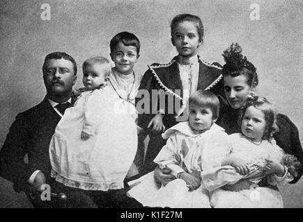 Ritratto di famiglia di Theodore Roosevelt, la sua seconda moglie Edith, e i suoi cinque figli, 1895. Foto Stock