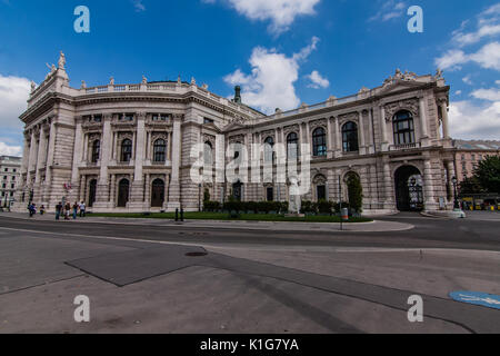 Il Burgtheater, originariamente noto come K.K. Theater an der Burg, poi fino al 1918 come K.K. Hofburgtheater, è l'austriaco il Teatro Nazionale di Vienna Foto Stock