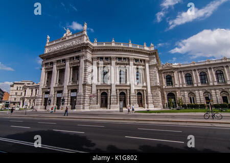 Il Burgtheater, originariamente noto come K.K. Theater an der Burg, poi fino al 1918 come K.K. Hofburgtheater, è l'austriaco il Teatro Nazionale di Vienna Foto Stock