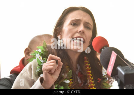 Auckland, Nuova Zelanda. 26 Ago, 2017. Leader del partito laburista Jacinda Ardern annuncia alla politica del suo partito di lancio del Pacifico a Mangere in South Auckland il Ago 26, 2017. La Nuova Zelanda elezione generale si svolgerà il 23 settembre 2017 . Il governo attuale è partito nazionale. Credito: Shirley Kwok/Pacific Press/Alamy Live News Foto Stock