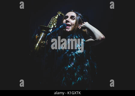 Torino, Italia. 25 Ago, 2017. PJ Harvey performance dal vivo sul palco del Festival di oggi 2017 presso lo Spazio211 in Torino. Credito: Alessandro Bosio/Pacific Press/Alamy Live News Foto Stock