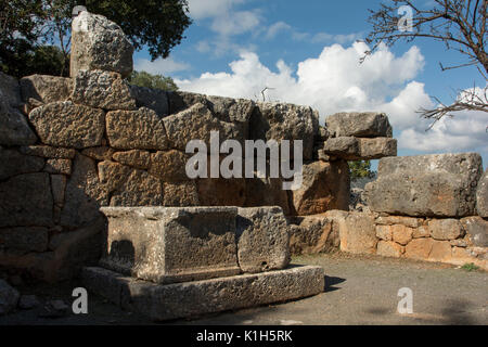 Lato era un Dorian città stato trova costruito in una posizione difendibile affacciato sulla Baia di Mirabello tra due picchi in corrispondenza della costa nord in oriente di Cret Foto Stock