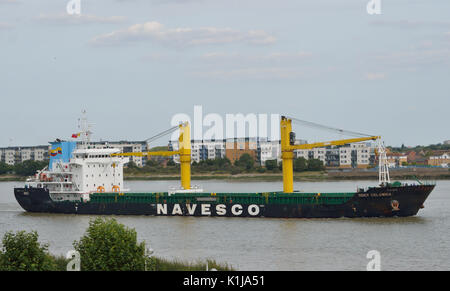 Londra, UK, 14 agosto 2017 Portarinfuse nave cargo Sider Colombia arriva sul Tamigi, a Londra con un carico di canna da zucchero per Tate & Lyle lo zucchero Foto Stock