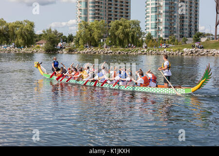 Gara di Dragon Boat Foto Stock