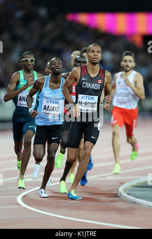 Nijel AMOS (Botswana), Brandon MCBRIDE (Canada) concorrenti negli uomini della 800m Finale al 2017, IAAF Campionati del Mondo, Queen Elizabeth Olympic Park, Stratford, Londra, Regno Unito. Foto Stock