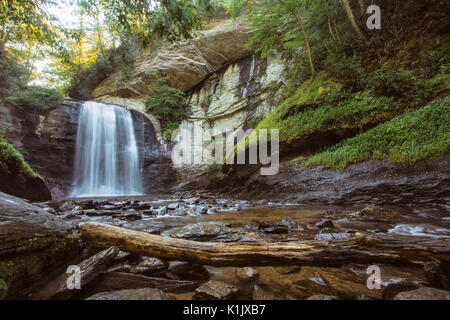 Al di fuori della US-276 del Pisgah Forest è alla ricerca di vetro cade in Brevard, NC. Foto Stock