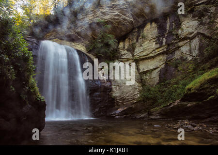 Al di fuori della US-276 del Pisgah Forest è alla ricerca di vetro cade in Brevard, NC. Foto Stock