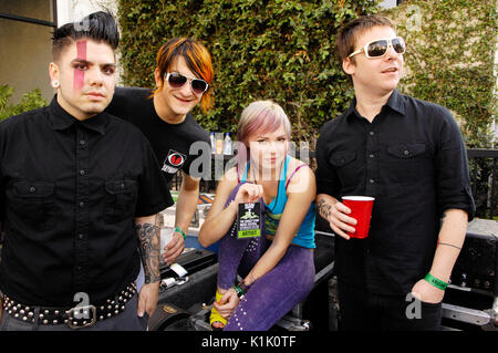 (L-r) mikey martin,jeremy dawson,sisely treasure chad petree shiny pistole giocattolo backstage ritratto giorno 3 seconda annua sunset strip music festival settembre 12,2009 Los Angeles, California. Foto Stock