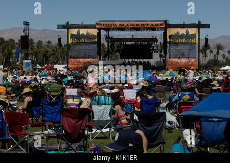 Atmosfera folla stagecoach,California's county music festival il giorno 1 Aprile 30,2011 indio,ca. Foto Stock