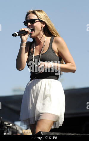 Caroline cutbirth rubare angeli eseguire stagecoach,California's county music festival il giorno 1 Aprile 30,2011 indio,ca. Foto Stock