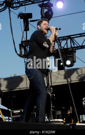 Chris giovani esegue stagecoach,California's county music festival il giorno 1 Aprile 30,2011 indio,ca. Foto Stock