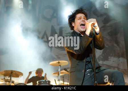 (L-r) Bob Bryar,gerard modo My Chemical Romance esegue 2007 projekt rivoluzione hyundai pavilion san Bernardino,ca Foto Stock