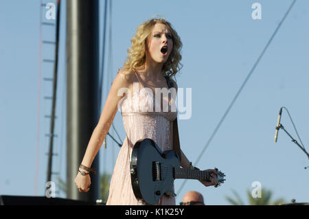 Musicista Taylor Swift esecuzione 2008 Stagecoach Festival della Musica Country di Indio. Foto Stock