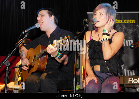 (L-R) Chad Petree Sisicely Treasure Shiny Toy Guns esegue il giorno 3 2. Festival annuale di musica Sunset Strip il 12,2009 settembre Los Angeles, California. Foto Stock