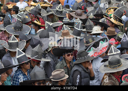 Il quechua indigeni che partecipano all'annuale Inti Raymi parade presso il solstizio d'estate Foto Stock