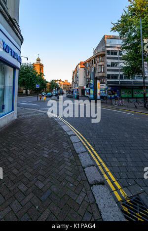 Northampton, Regno Unito - agosto 10, 2017: cielo chiaro vista la mattina del centro di northampton strade. Foto Stock