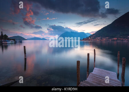 Poco dopo il tramonto, Peschiera Maraglio provincia di Brescia, Montisola, borghi più belli d'Italia Foto Stock