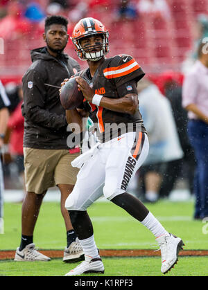 Agosto 26, 2017 - Cleveland Browns quarterback DeShone Kizer (7) prima che il gioco tra il Cleveland Browns e il Tampa Bay Buccaneers presso Raymond James Stadium di Tampa, Florida. Del Mecum/CSM Foto Stock