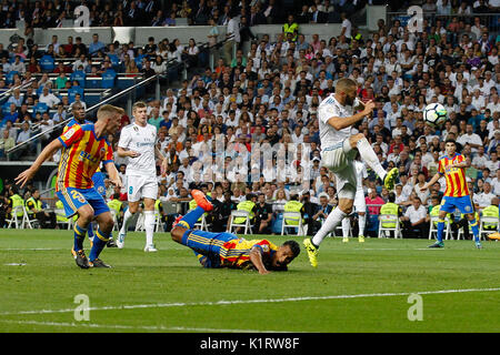 Madrid, Spagna. Il 27 agosto, 2017. Karim Benzema (9) del Real Madrid in player. La Liga tra Real Madrid vs Valencia CF al Santiago Bernabeu a Madrid, Spagna, 27 agosto 2017 . Credito: Gtres Información más Comuniación on line, S.L./Alamy Live News Foto Stock