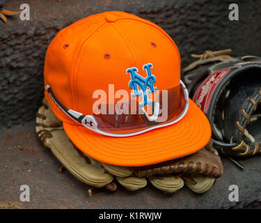 Washington, Distretto di Columbia, Stati Uniti d'America. 26 Ago, 2017. Close-up del New York Mets nickname personalizzato cappello indossato durante la partita contro i cittadini di Washington a cittadini Parco di Washington, DC il Sabato, Agosto 26, 2017.Credit: Ron Sachs/CNP. Credito: Ron Sachs/CNP/ZUMA filo/Alamy Live News Foto Stock