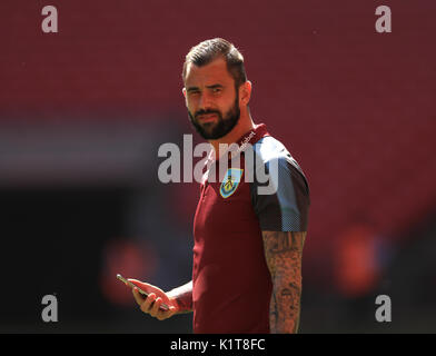 Burnley's Steven Defour durante il match di Premier League a Wembley, Londra. Foto Stock