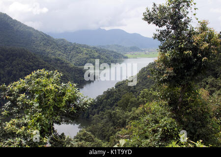 Lago Rupa, un lago di acqua dolce nel Pokhara-Lekhnath metropolitan comune di Kaski distretto valle di Pokhara in Nepal Foto Stock