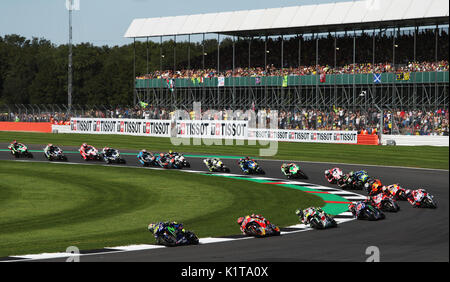 Moviestar Yamaha Valentino Rossi porta l'apertura giro durante il British Moto Grand Prix di Silverstone, Towcester. Foto Stock