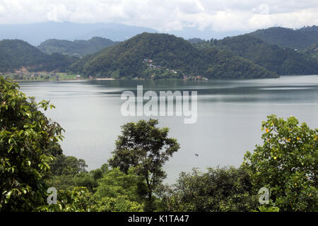 Lago Begnas, un lago di acqua dolce nel Pokhara-Lekhnath metropolitan comune di Kaski distretto valle di Pokhara in Nepal Foto Stock