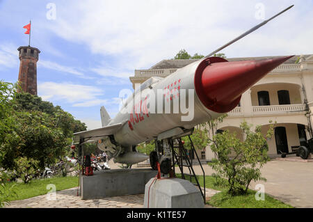 Un MIG 21 Fishbed jet da combattimento aereo al Vietnam Museo della Storia Militare di Hanoi, Vietnam Foto Stock