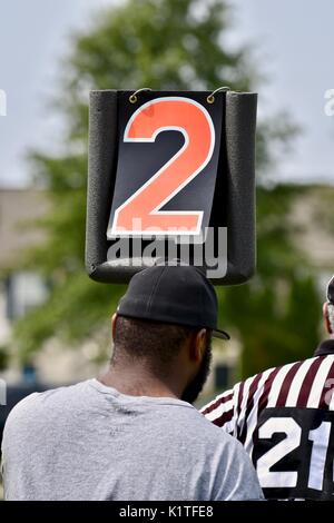 Il football americano in cortile e marcatore verso il basso Foto Stock