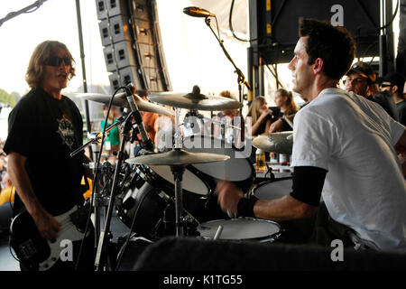 (L-R) Randy Bradbury Byron McMackin Pennywise che ha eseguito 2008 Vans Warped Tour Pomona Fairgrounds Pomona. Foto Stock