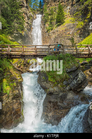 Le cascate di Saent sono una delle perle della Valle del Rabbi in Trentino Alto Adige, provincia di Trento, Italia settentrionale Foto Stock