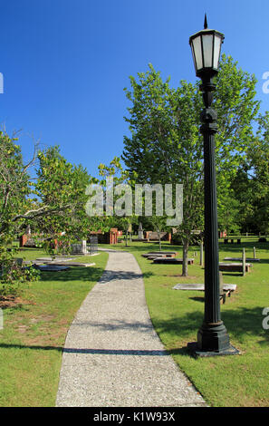 Parco coloniale cimitero, risalente al XVIII secolo, è stato ancora una volta un importante terreno di sepoltura ma ora serve come un popolare parco pubblico di Savannah, GA Foto Stock