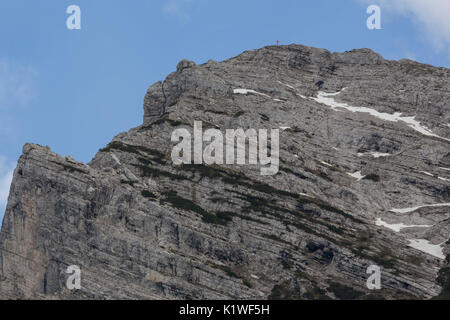 Il lato nord del Piz de Mezodi', chiamato anche Zima de la Cros (picco della croce) Monti del Sole, Parco Nazionale Dolomiti Bellunesi Foto Stock