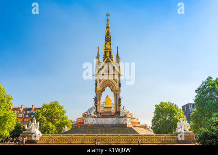 Albert Memorial Londra, vista posteriore del Albert Memorial situato accanto al Royal Albert Hall, Kensington Gardens, Londra, Regno Unito. Foto Stock