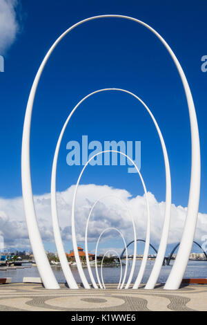 Scultura Spanda lungo la passeggiata lungomare di Elizabeth Quay, Perth, Australia occidentale, Australia Foto Stock