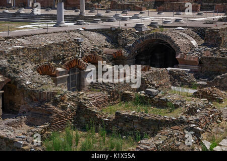 Salonicco, Grecia Forum Romano antiche rovine vista giorno. Antichi resti di Agora presso il centro della città sul lato nord della Piazza Aristotelous. Foto Stock