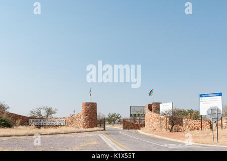 Il Parco Nazionale di Etosha, Namibia - Giugno 27, 2017: la gate di Galton al confine occidentale del Parco Nazionale di Etosha in Namibia Foto Stock