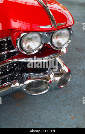 Dettaglio di un rosso Cadillac Eldorado luce anteriore Foto Stock